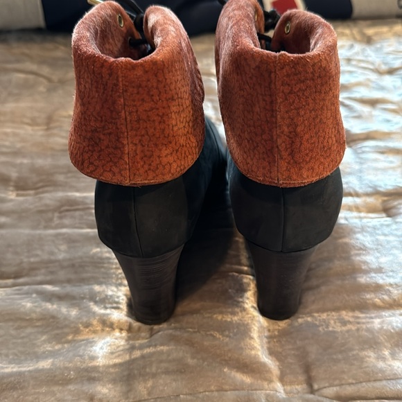Chloe navy wedge bootie